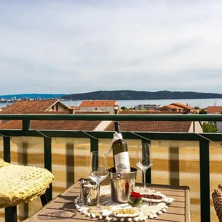 Apartment With A Parking Space Kastel Gomilica, - 21138