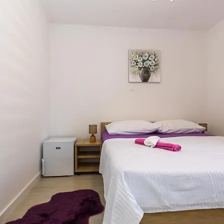 Apartment With A Parking Space Kastel Gomilica, - 21138 *